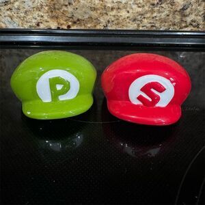 Super Mario Bros. Salt & Pepper Shakers Mario & Luigi Hats Set